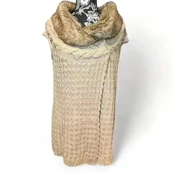Hannah S Women's Tan Knit Wrap Cardigan Faux Fur Collar Size M - Picture 1 of 4
